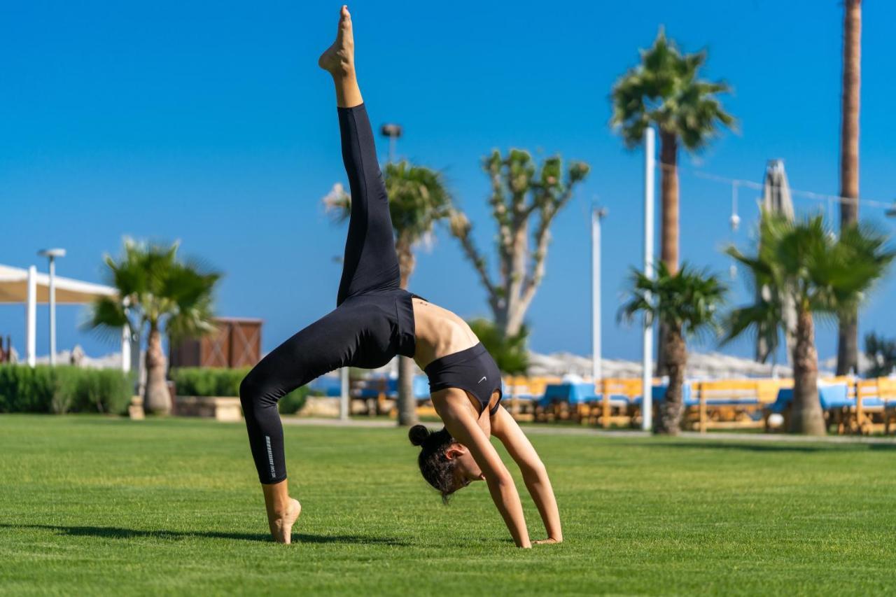 Lara Barut Collection Hotel Antália Exterior foto A woman practicing yoga