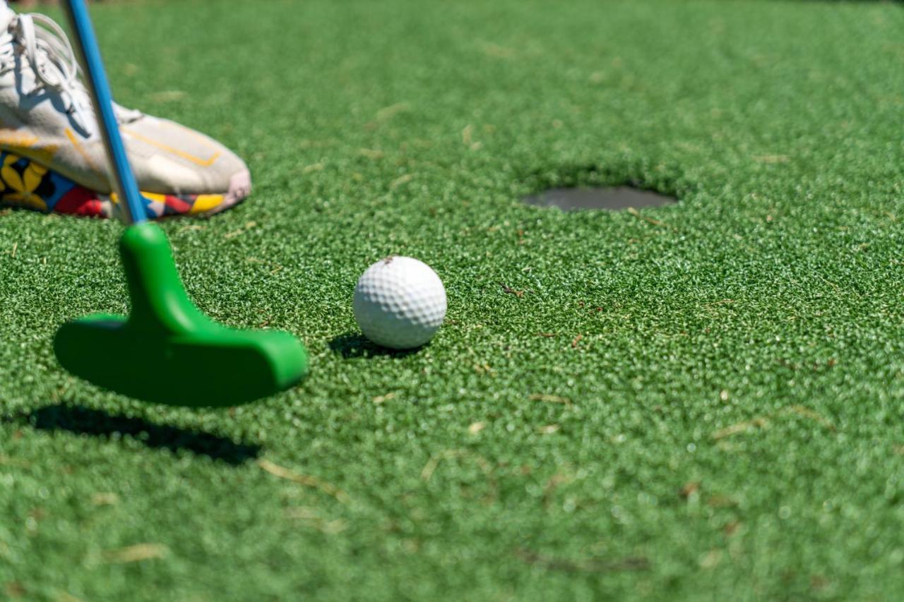 Lara Barut Collection Hotel Antália Exterior foto Golf ball on putting green