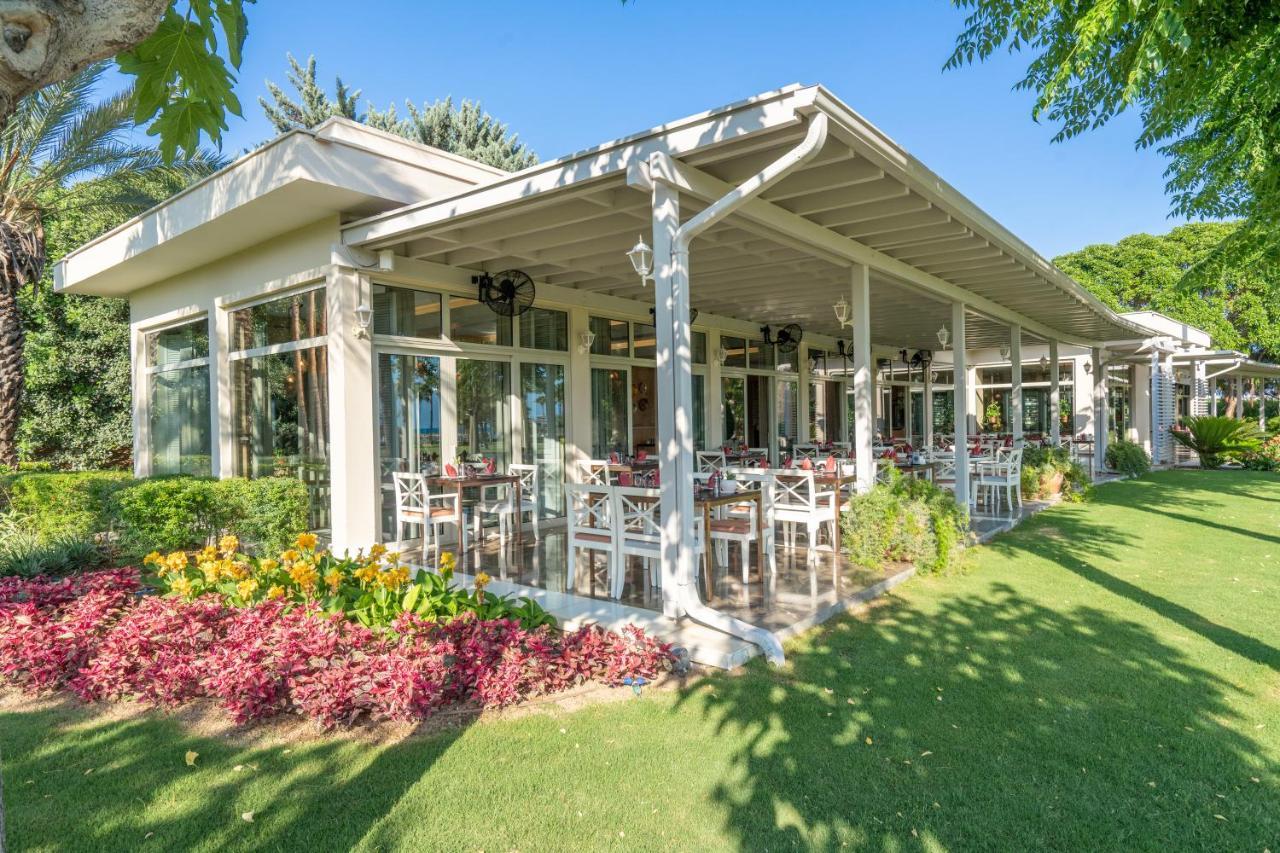 Lara Barut Collection Hotel Antália Exterior foto The clubhouse at the Royal Golf Club